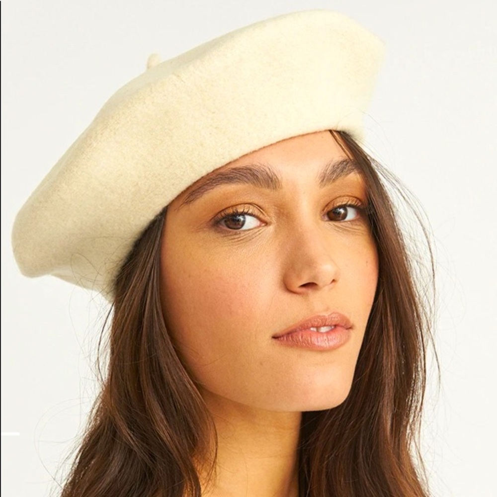 SOLD! Chic wool beret